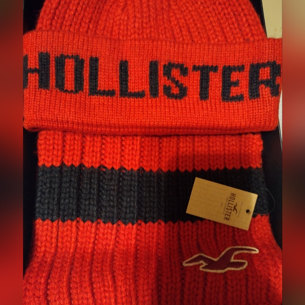Hollister's Hat & Scarf Set